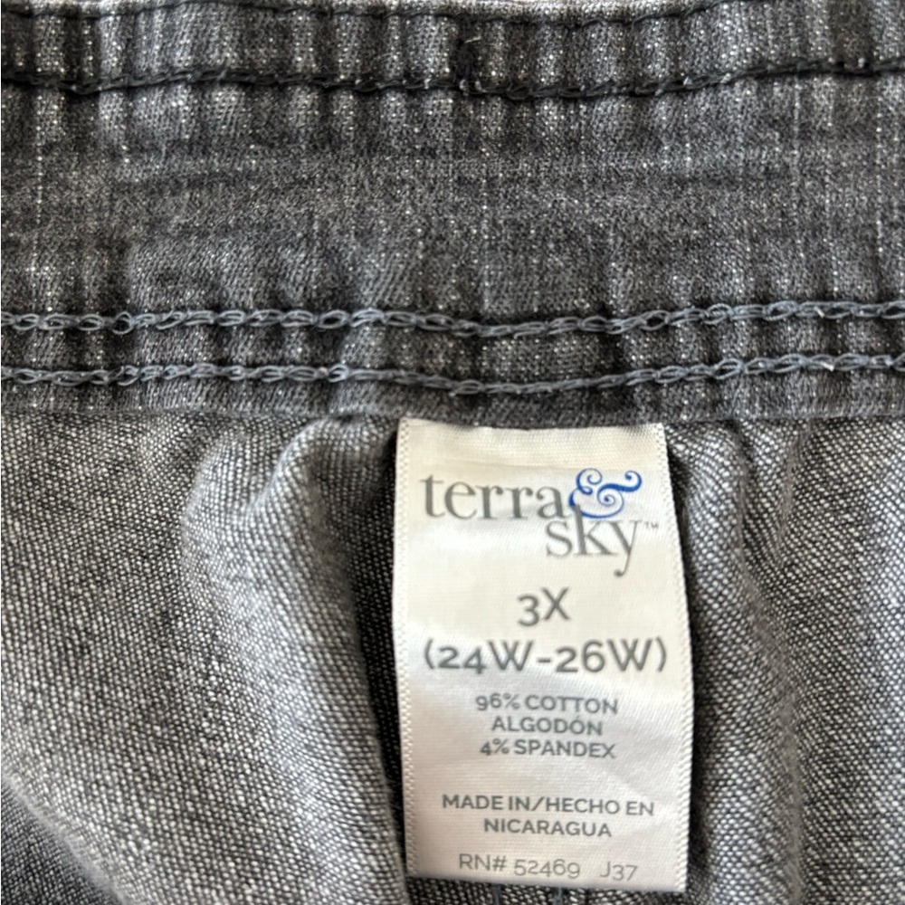 Tara and sky. Size 3X. Ladies short W/elastic waistband. Has wash wear. - Picture 6 of 6